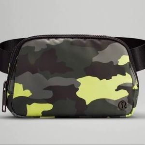 Lulu lemon Everyday Belt Bag in Camo 🤎